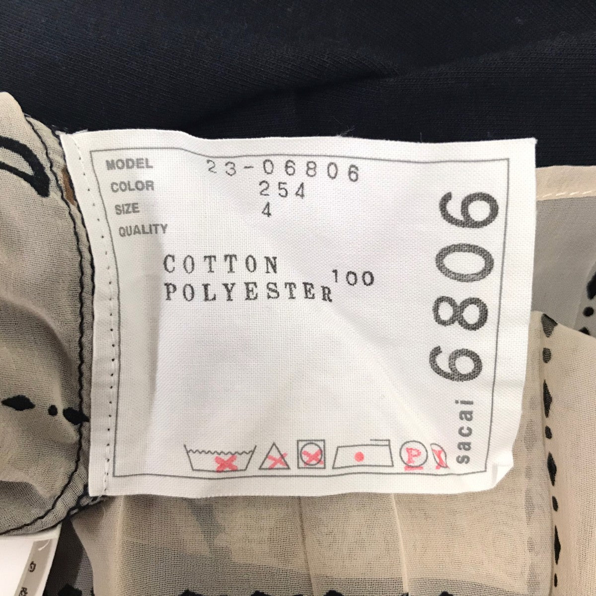 ペイズリー柄プリーツバックTシャツ