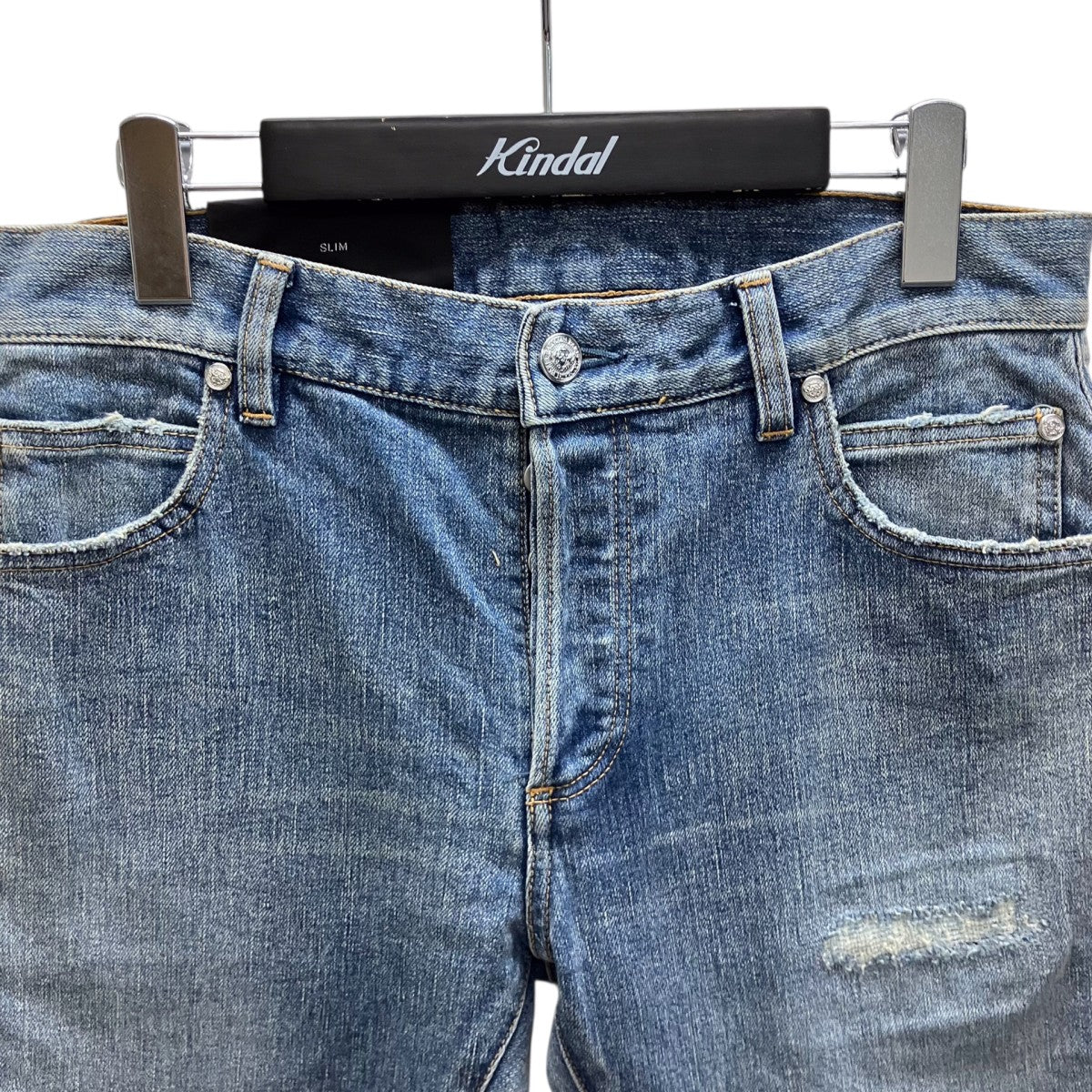 ダメージ加工デニムパンツ