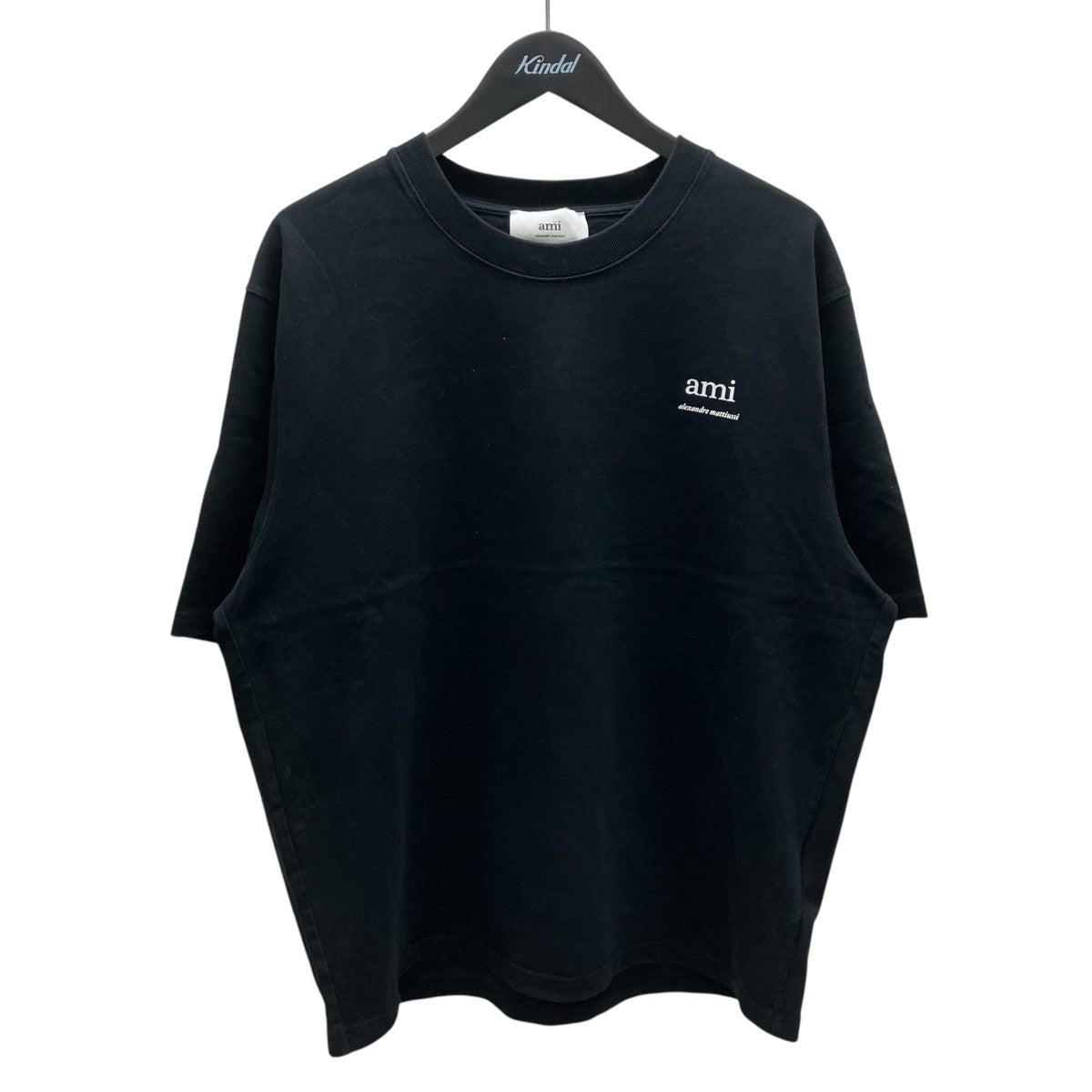 胸プリントTシャツ