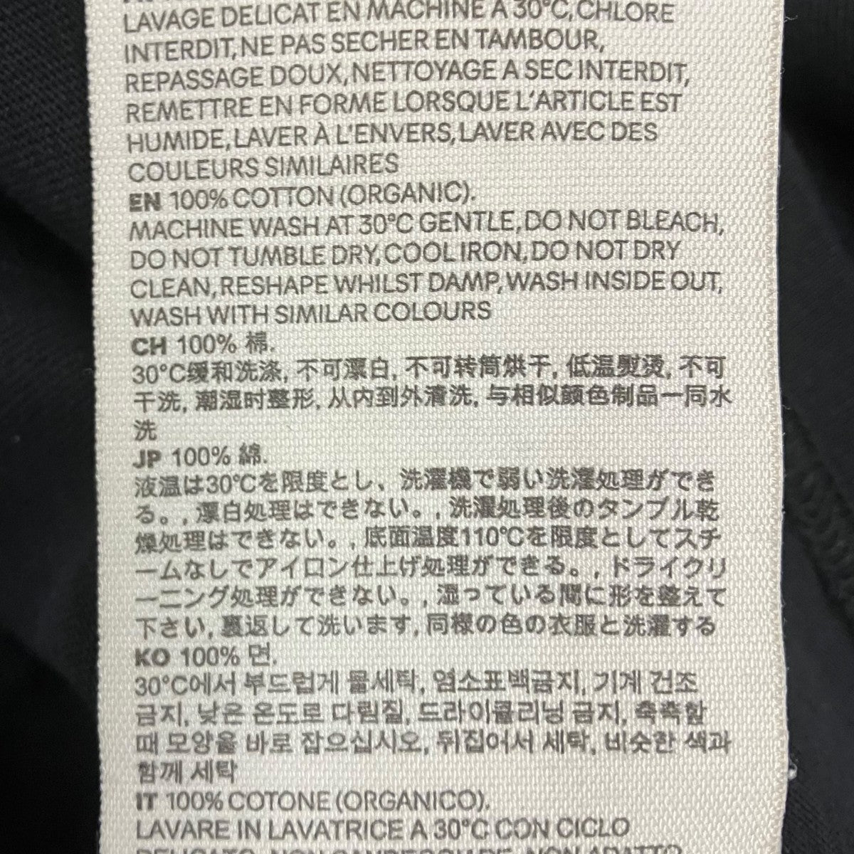 胸プリントTシャツ