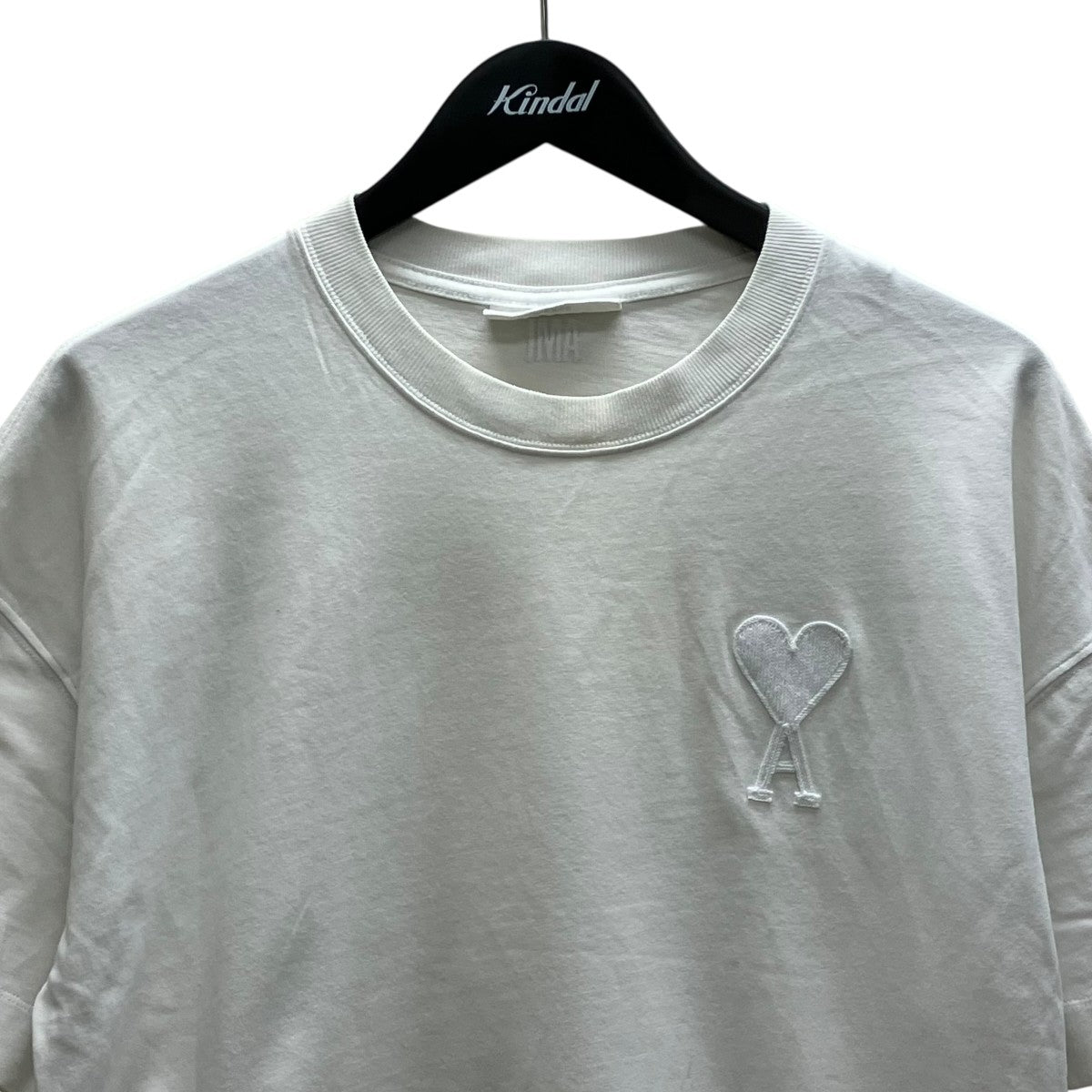 胸ロゴTシャツ