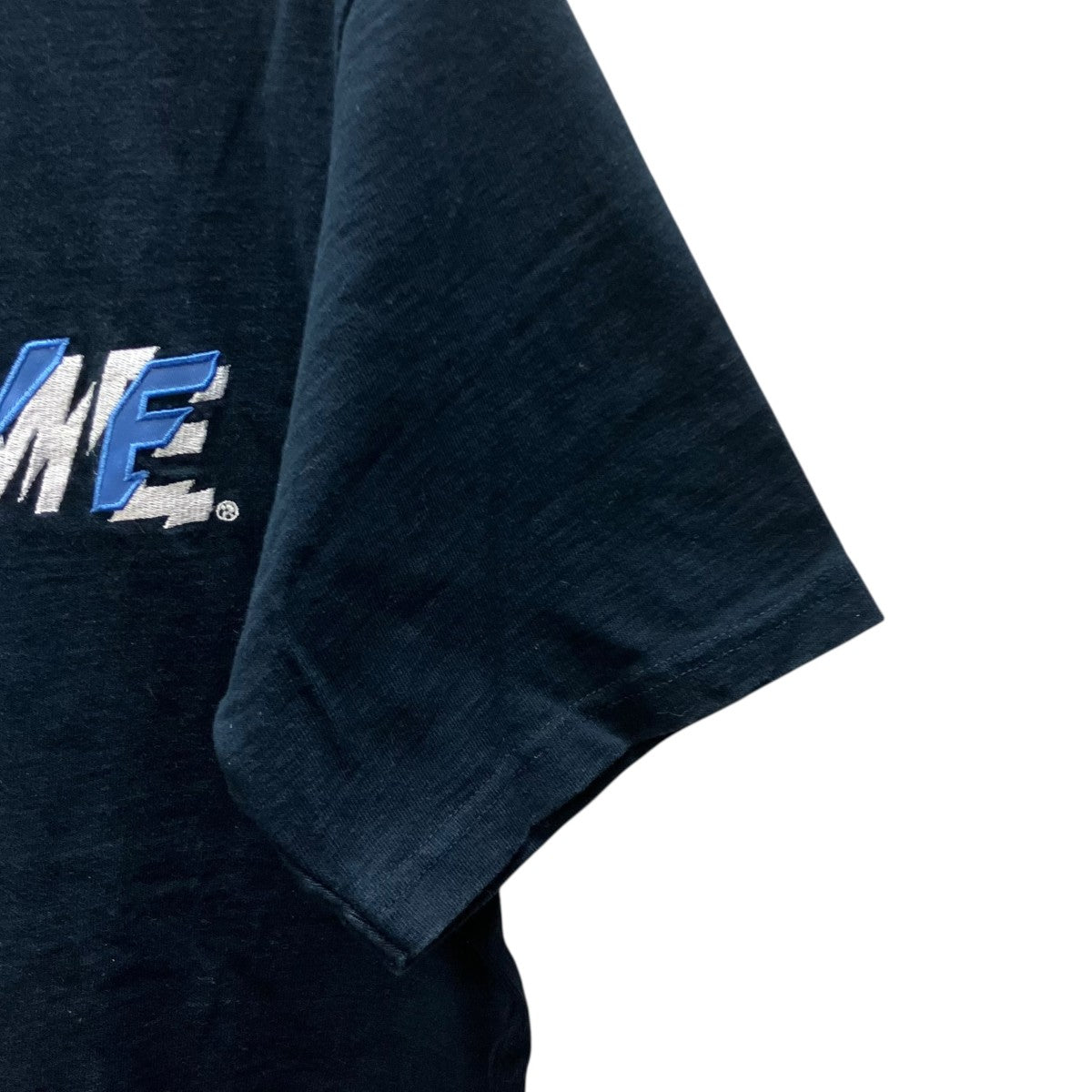 Shatter Teeフロントロゴ刺繍Tシャツ