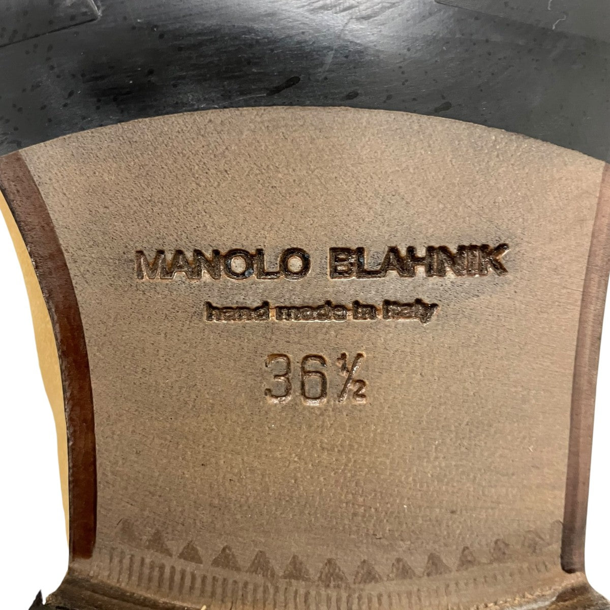 Manolo Blahnik(マノロブラニク) スウェードショートブーツ ベージュ