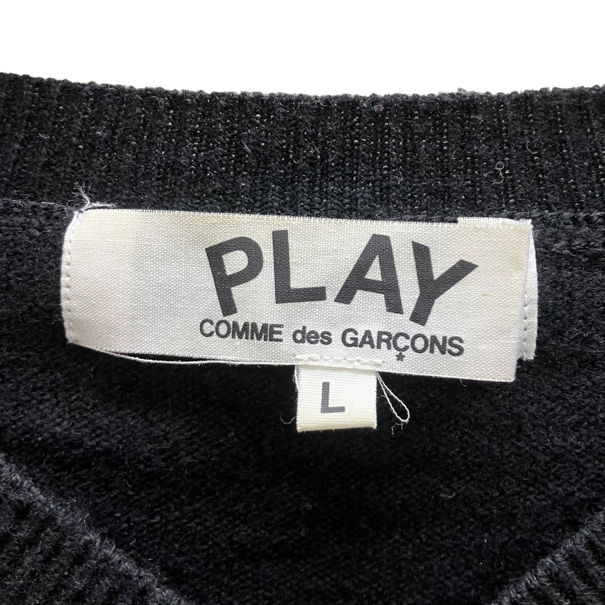PLAY COMME des GARCONS(プレイコムデギャルソン) Vネックニット