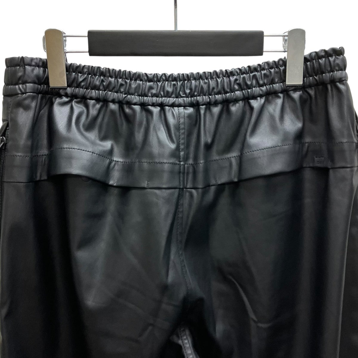 TECH SYNTHETIC SKIN WINDBREAKER PANTS フェイクレザーパンツ