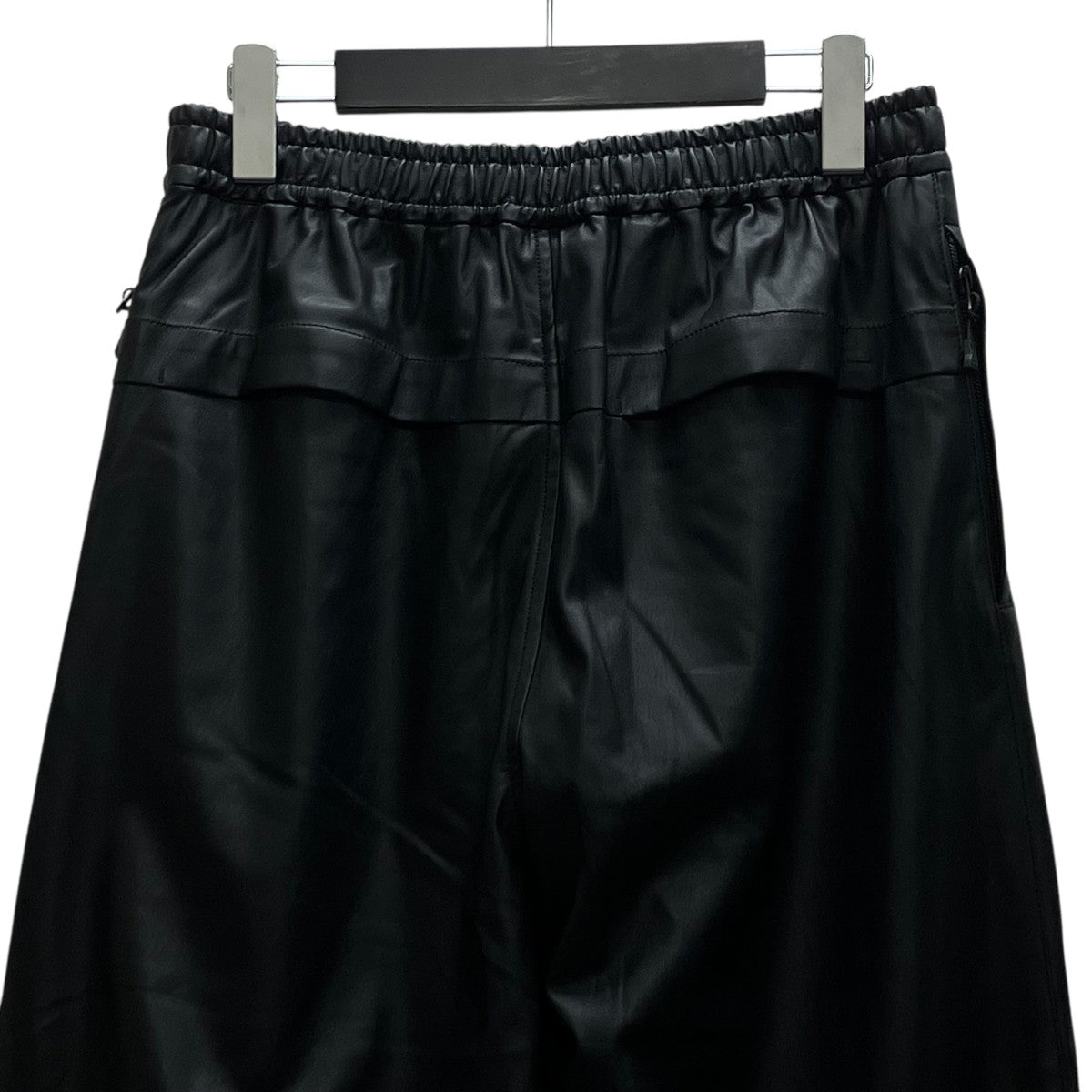 TECH SYNTHETIC SKIN WINDBREAKER PANTS フェイクレザーパンツ