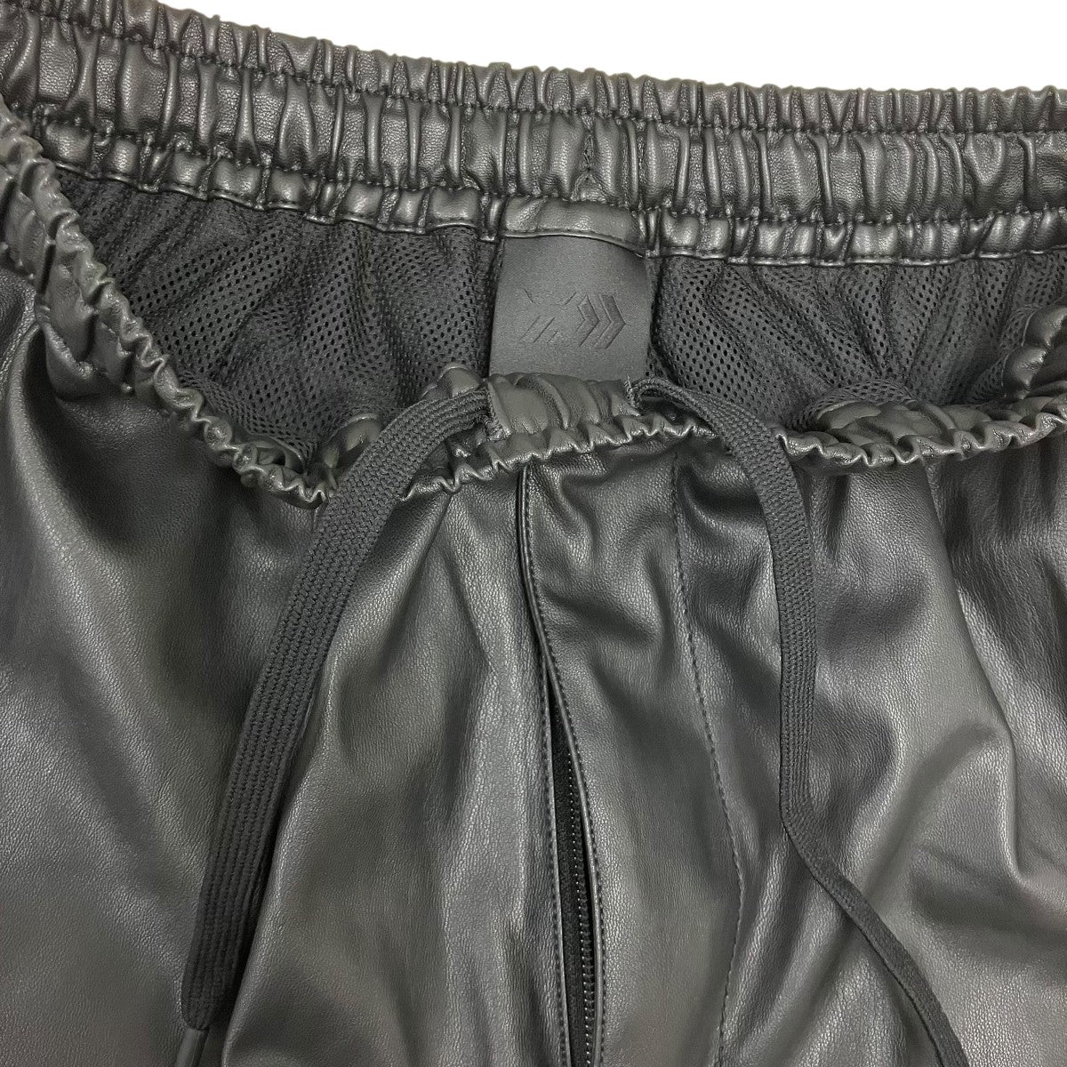 TECH SYNTHETIC SKIN WINDBREAKER PANTS フェイクレザーパンツ