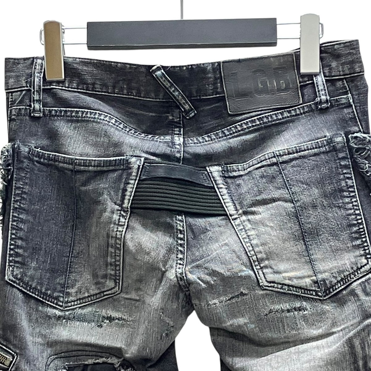 ダメージ加工デニムパンツ