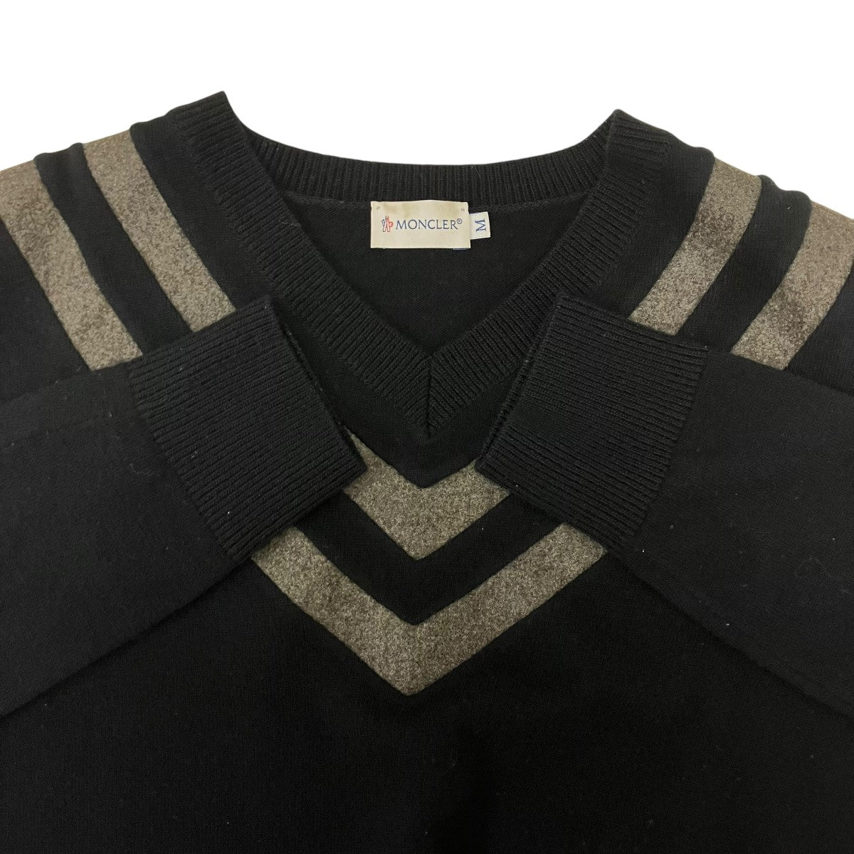 MAGLIONE SCOLLO Vネックニット