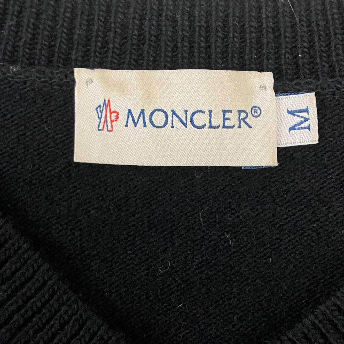 MAGLIONE SCOLLO Vネックニット