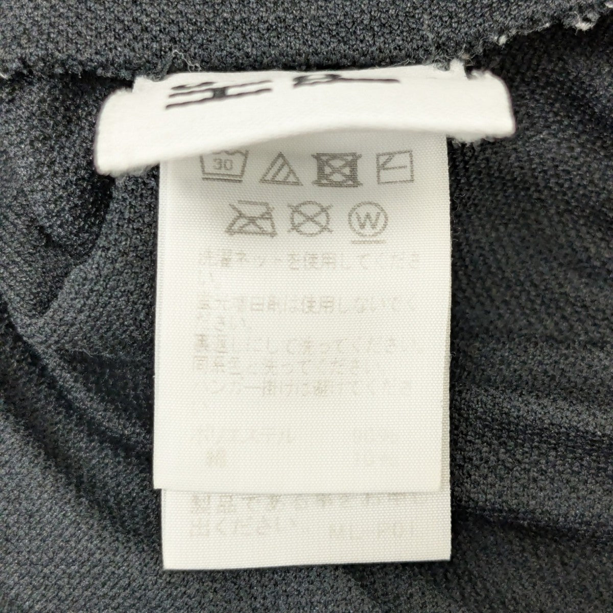 長袖プリーツTシャツ