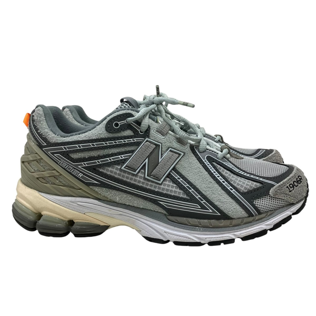 1906R Gray ローカットスニーカー
