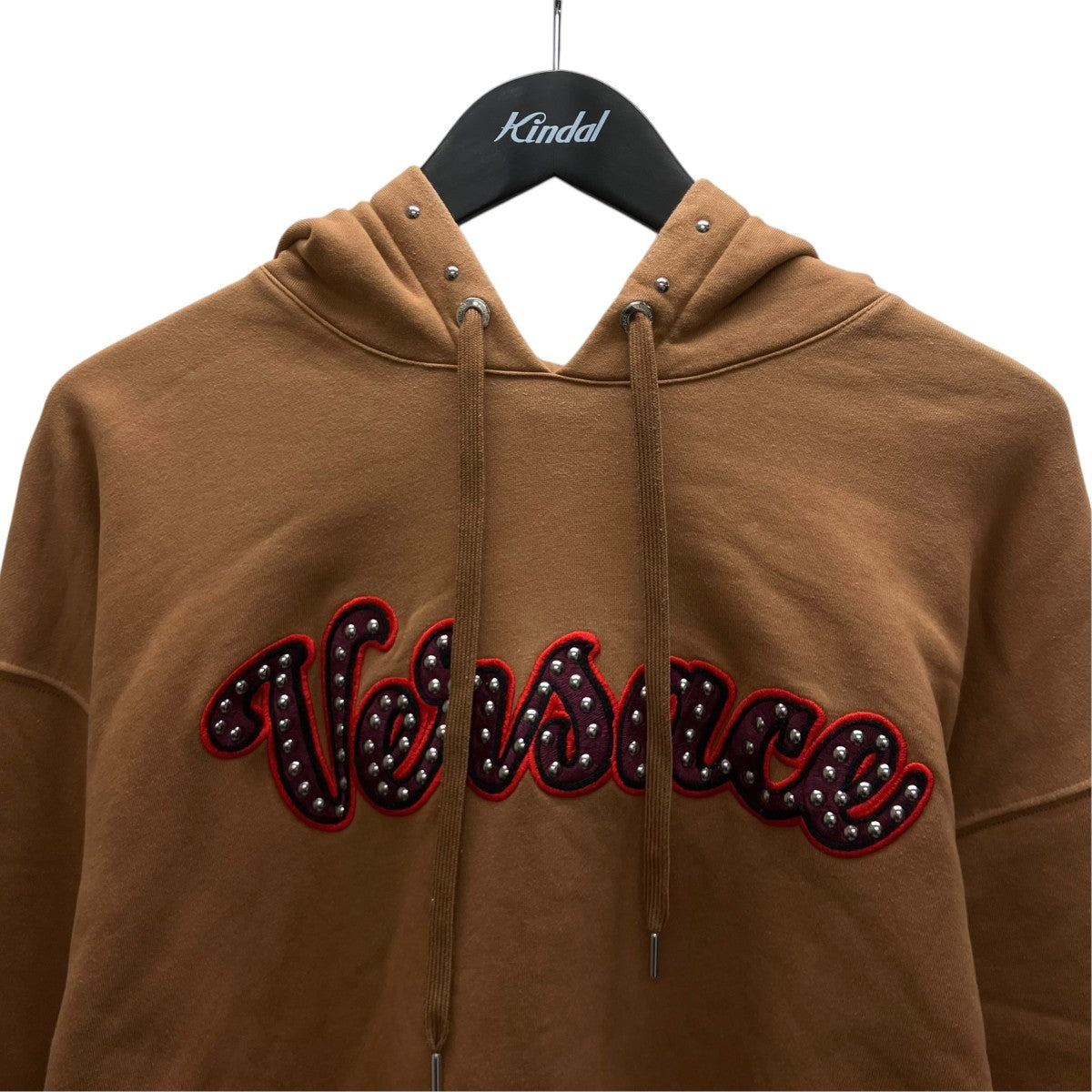 VERSACE スタッズロゴパーカー 古着・中古-2枚目のアイテム画像