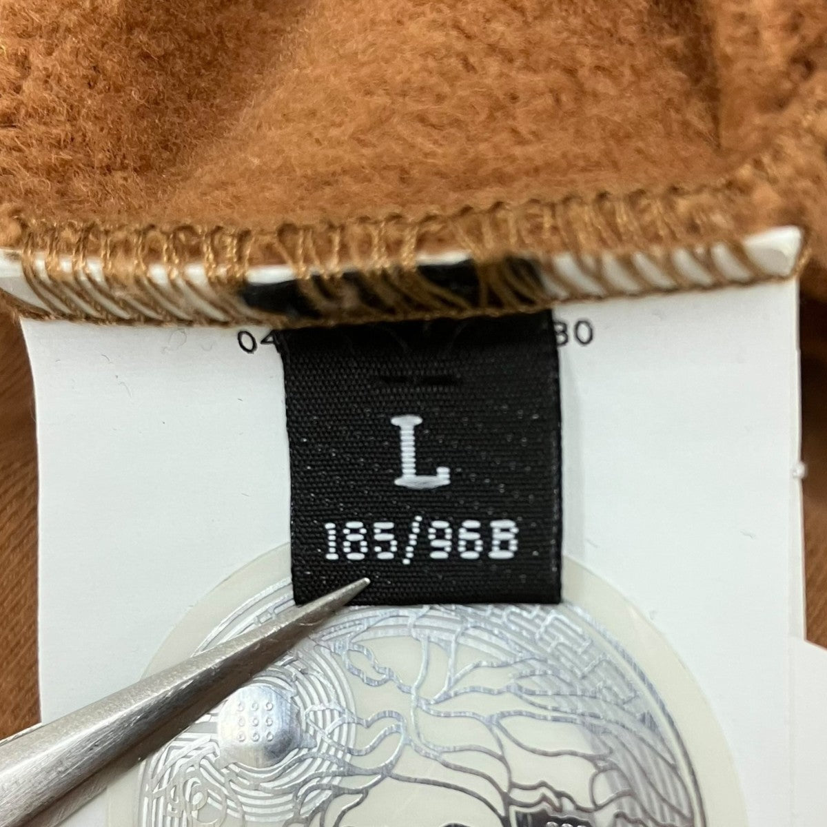 VERSACE スタッズロゴパーカー 古着・中古-6枚目のアイテム画像