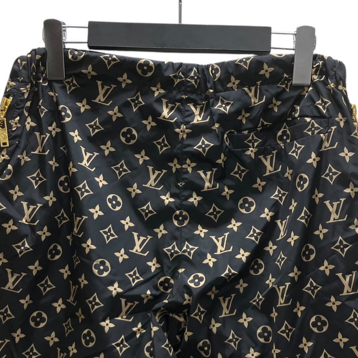 LOUIS VUITTON ステンシルエフェクト モノグラム ジョギングパンツ 古着・中古-4枚目のアイテム画像