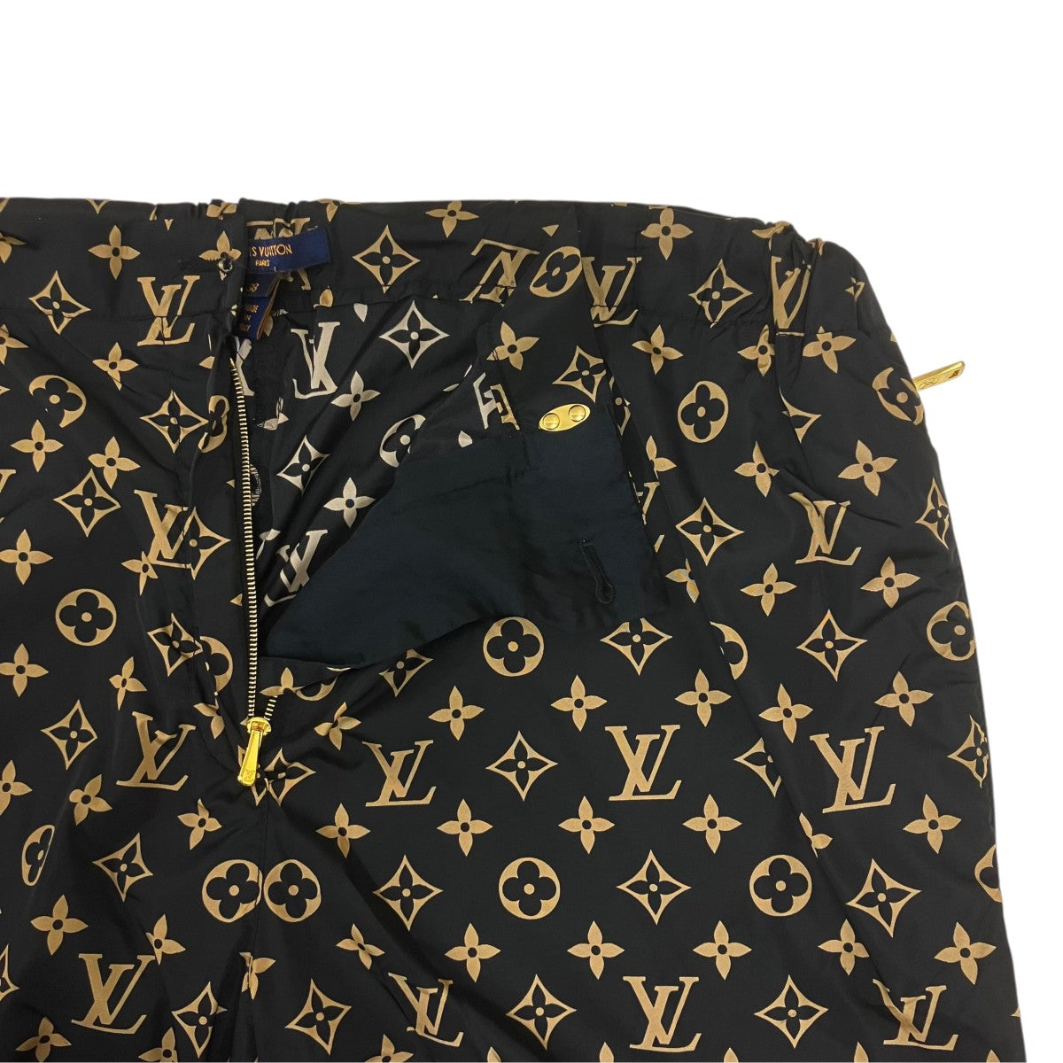 LOUIS VUITTON ステンシルエフェクト モノグラム ジョギングパンツ 古着・中古-5枚目のアイテム画像