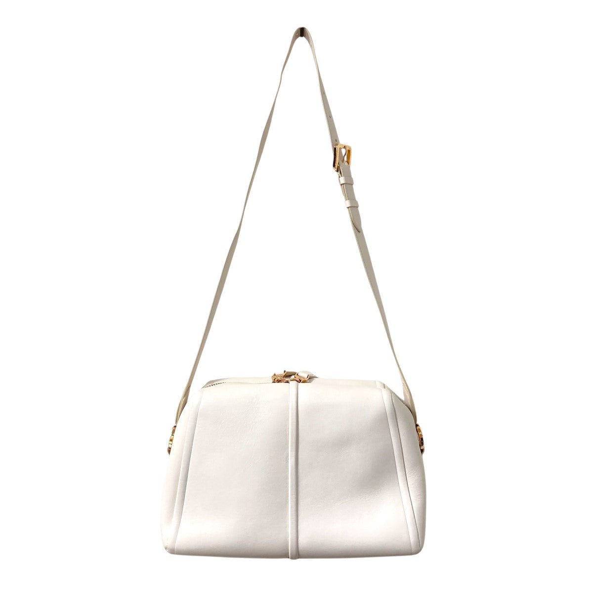 MaxMara 2022 ショルダーバッグ ELSAM ベージュ マックスマーラのバッグに注目！】表紙のななめ掛けは＜エルサ