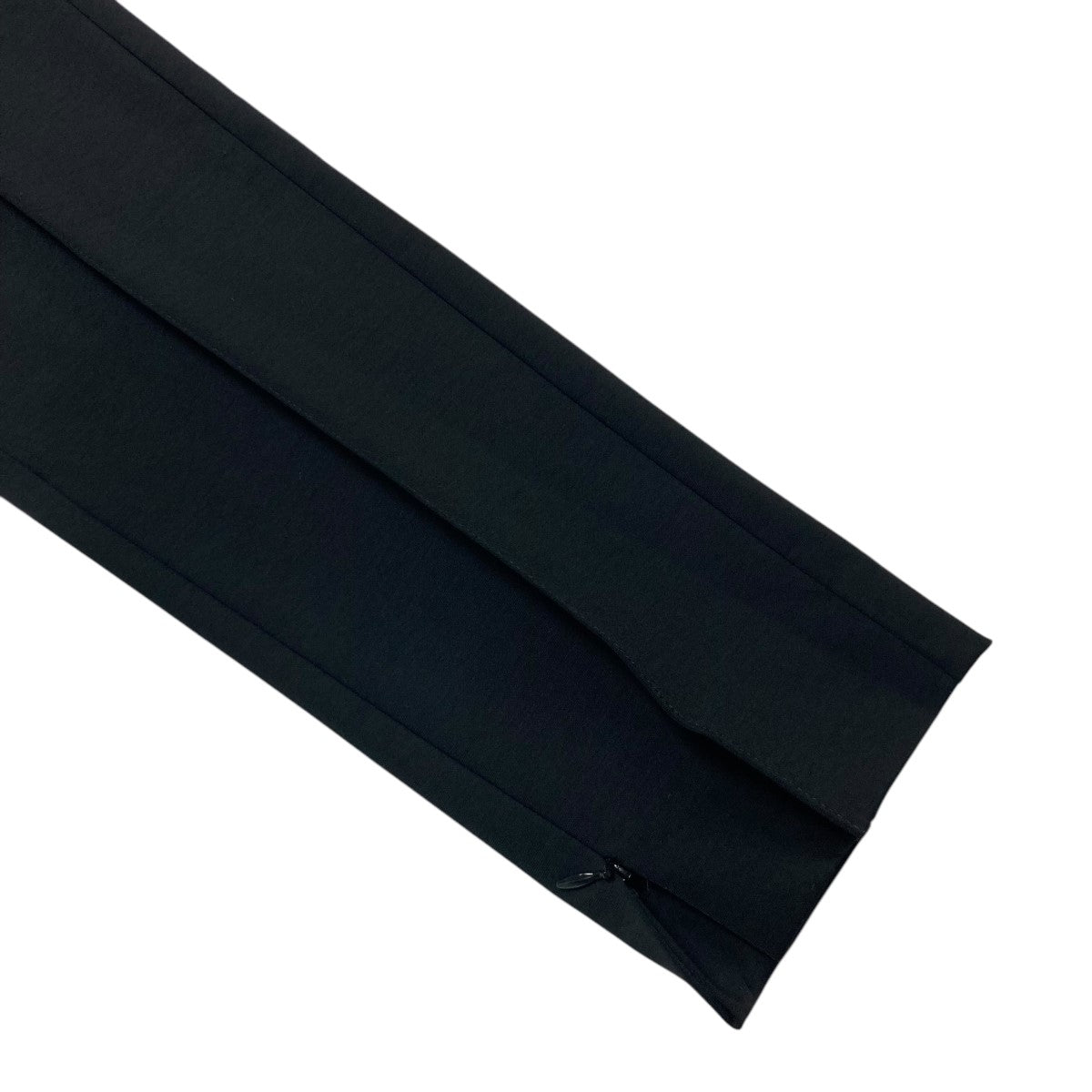 ATTACHMENT(アタッチメント) COMPRESSED COTTON CENTER CREASE