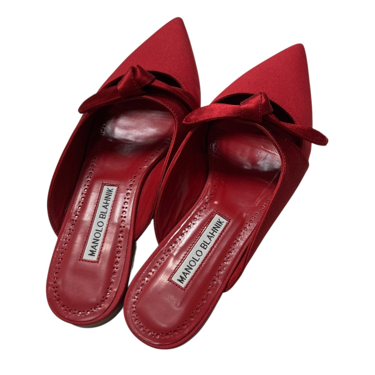 Manolo Blahnik(マノロブラニク) ORTEGOMUFLAT CREPDECHINEフラット