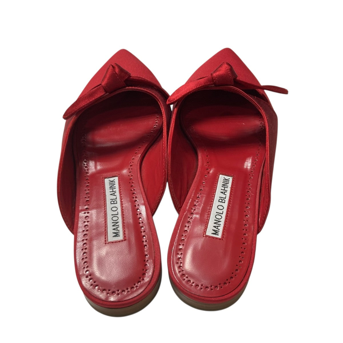 Manolo Blahnik(マノロブラニク) ORTEGOMUFLAT CREPDECHINEフラット