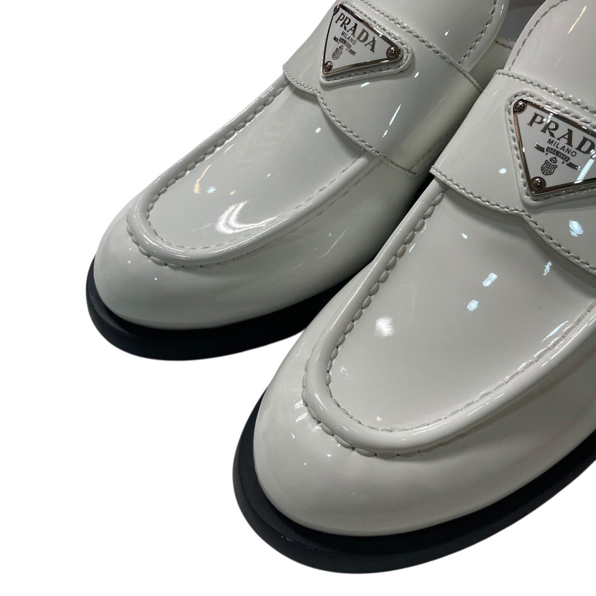 PRADA(プラダ) パテントレザーローファー ホワイト サイズ 37