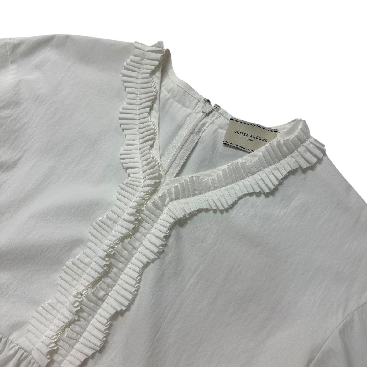 UNITED ARROWS(ユナイテッドアローズ) タック フリルVネック