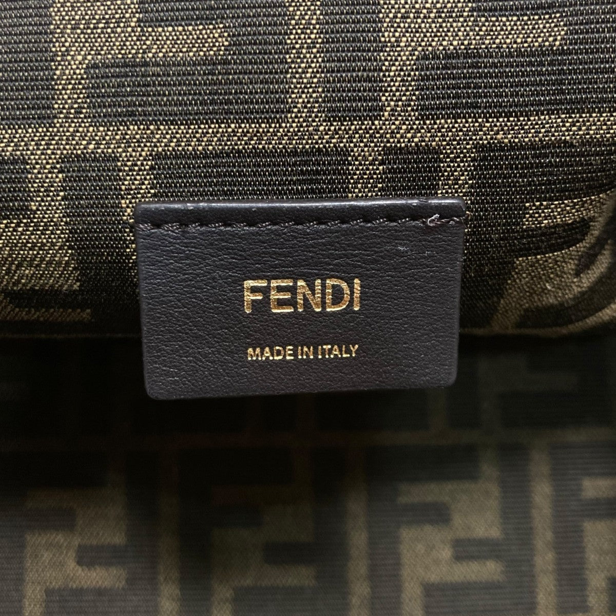 フェンディ ファースト レザー ショルダーバッグ FENDI(フェンディ) フェンディ ファースト スモールレザー
