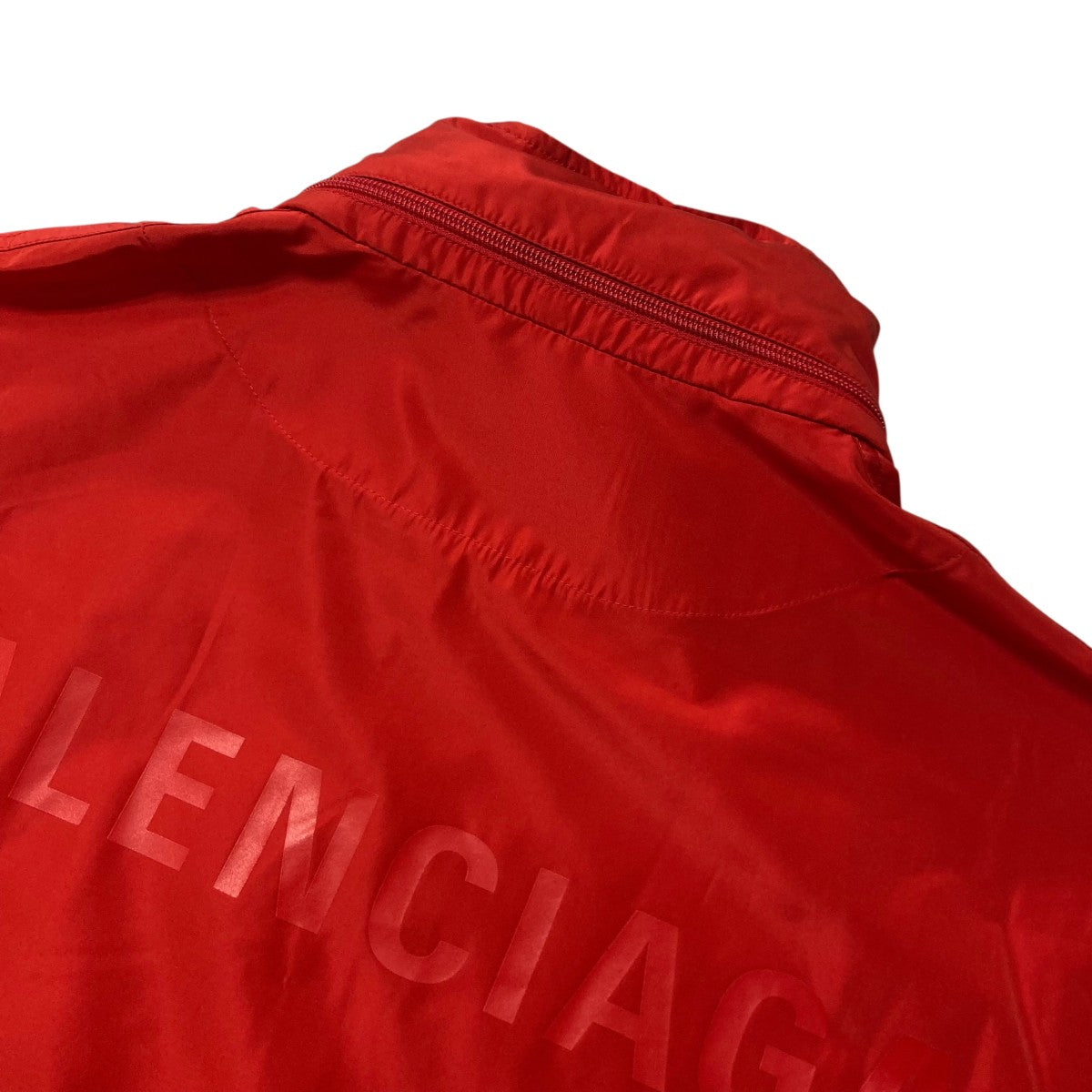 Back Logo Nylon Jacketバッグロゴフーデッドナイロンジャケット556238 TYD36