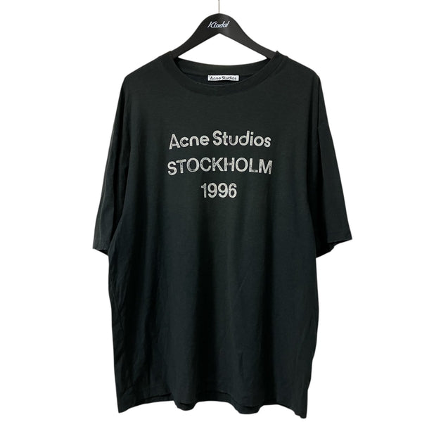 Acne Studios STOCKHOLM 1996 スタンプロゴカットソー ACNE STUDIOS(アクネストゥディオズ) Stockholm 1996ロゴプリントT