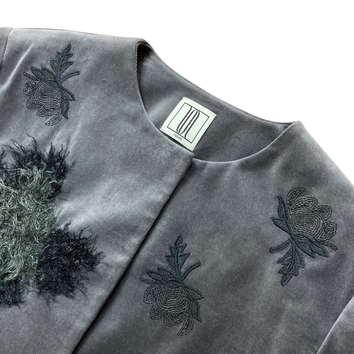 AMERI(アメリ) UND FLOWER RAISED EMBROIDERY TOPノーカラー刺繍