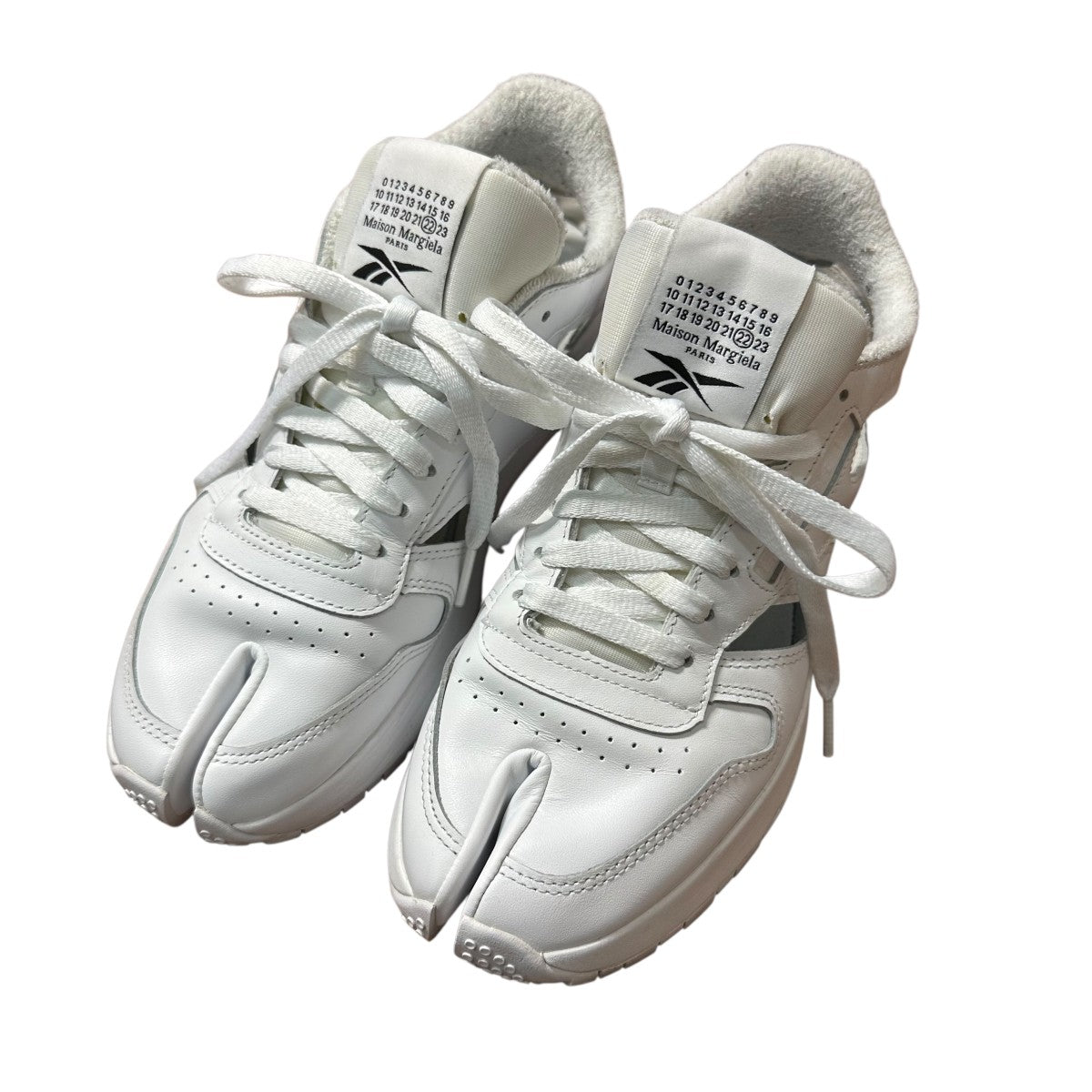 新品 MAISON MARGIELA × REEBOK タビ スニーカー Maison Margiela×REEBOK 21AW Classic Leather Tabi DQ Footwear