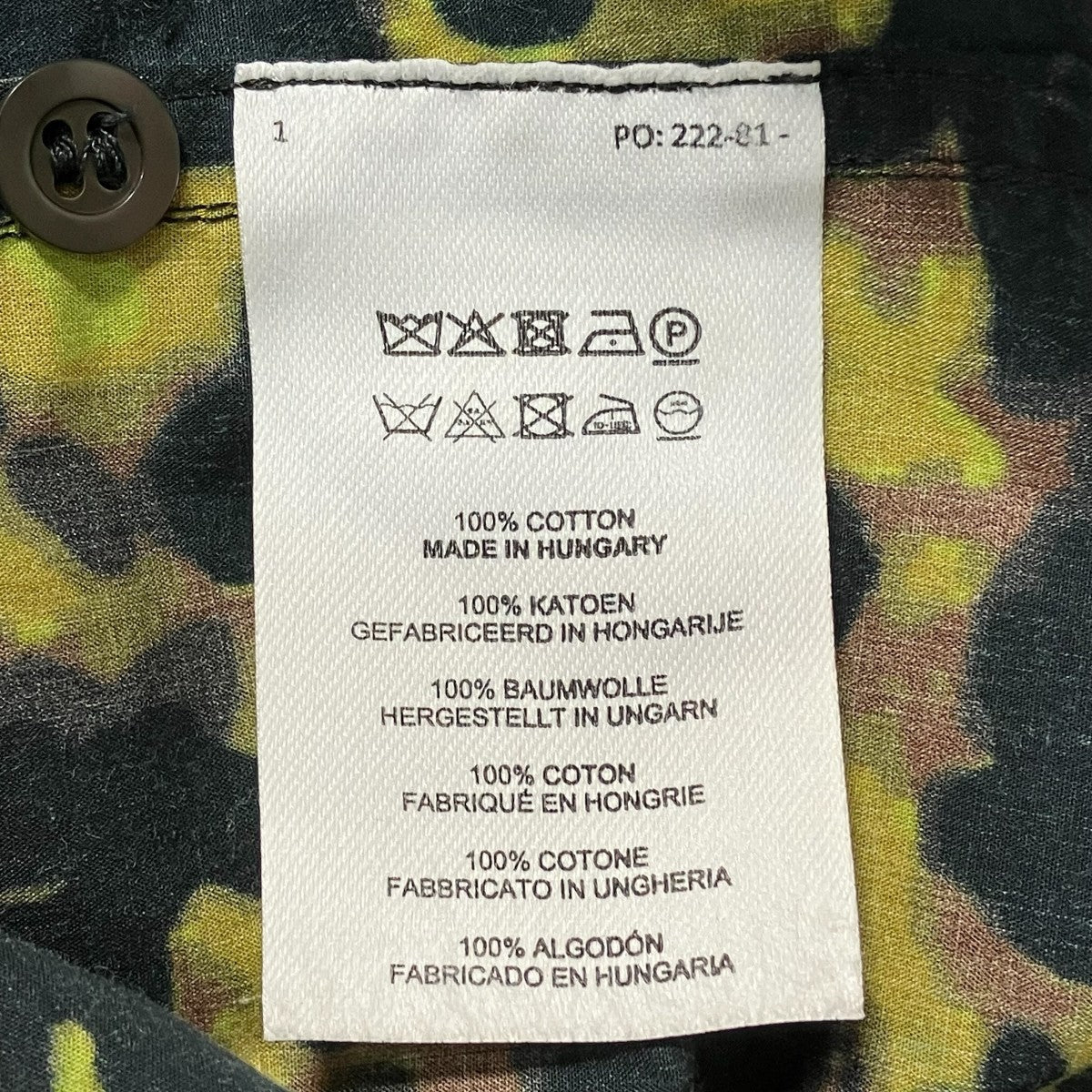 ハイネック総柄シャツ