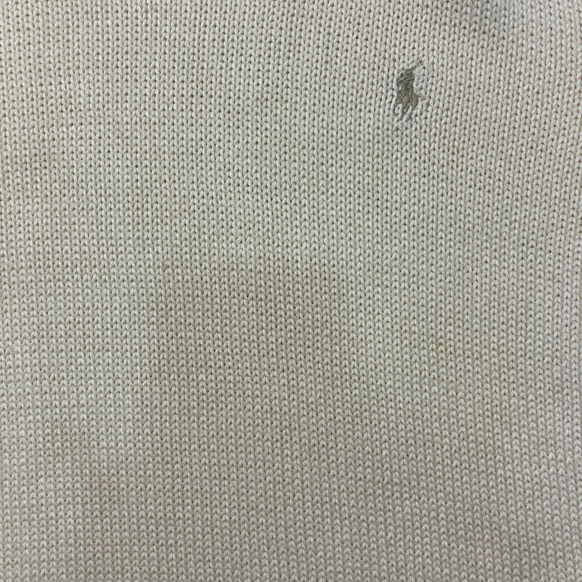 ワンポイント刺繍ニット