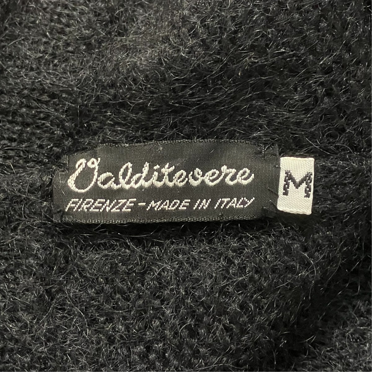 イタリア製オフタートルネックニット