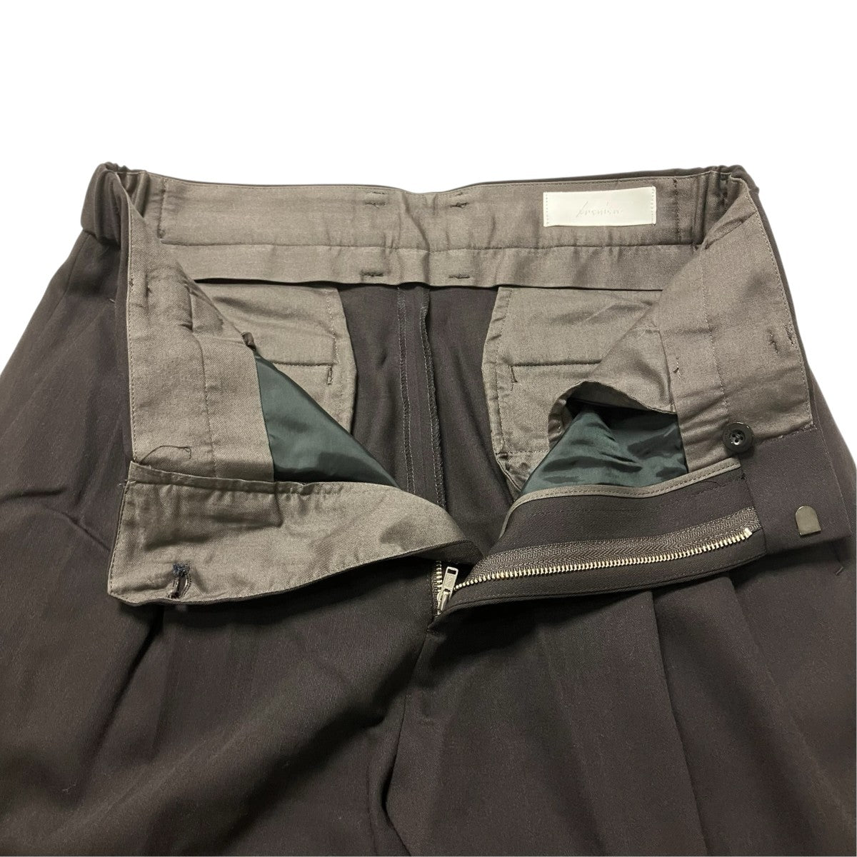 IRENISA 26SSTWO TUCKS WIDE TROUSERSスラックスIH 26SS P018 NDV 古着・中古-3枚目のアイテム画像