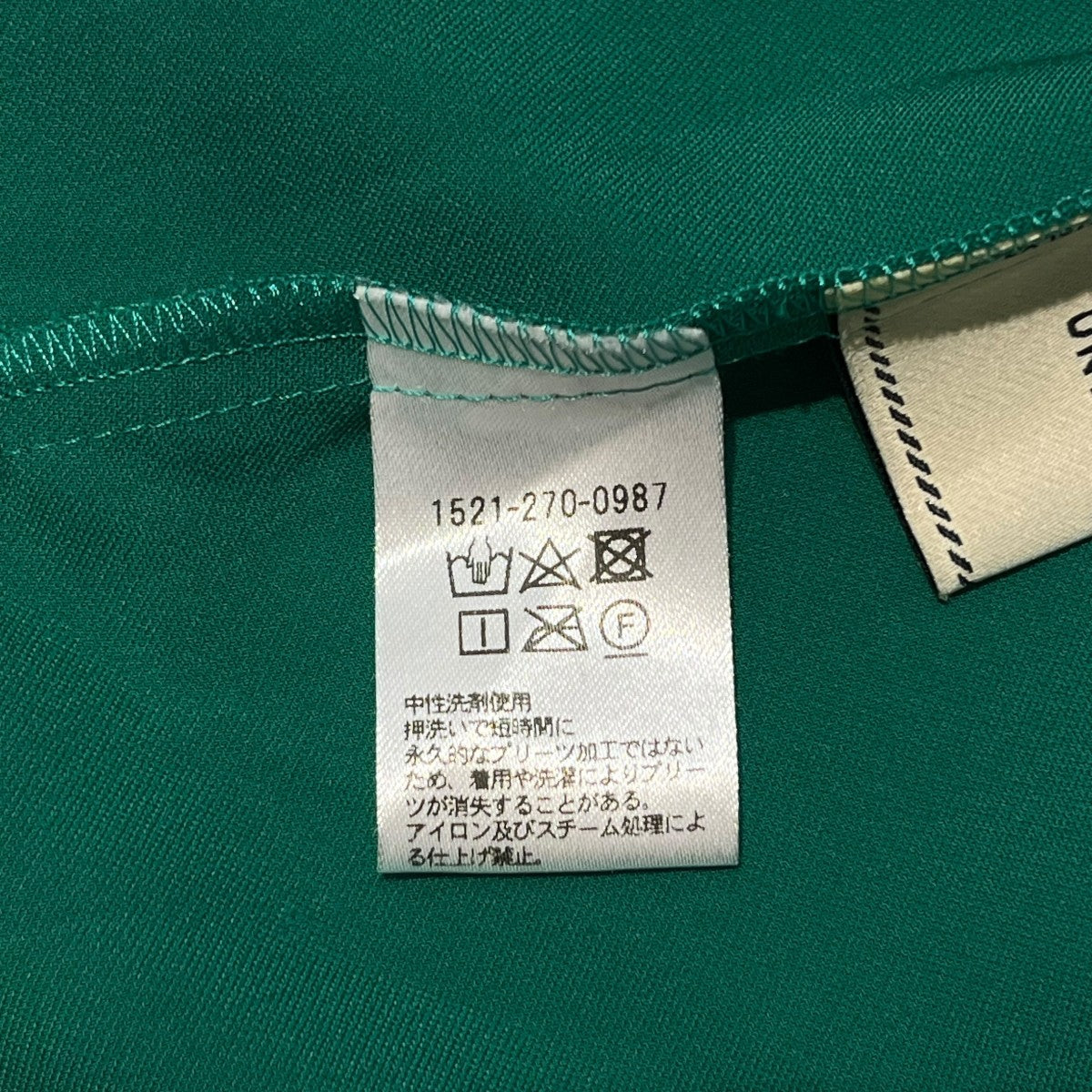 プリーツブラウス