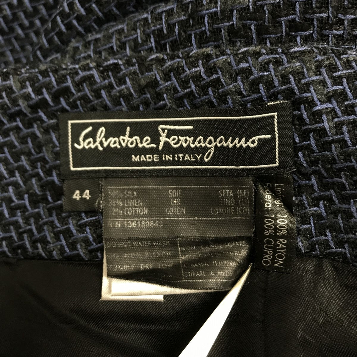 Salvatore Ferragamo(サルヴァトーレフェラガモ) サマーツイードセットアップスーツ ネイビー サイズ  JK46/SK44｜【公式】カインドオルオンライン ブランド古着・中古通販【kindal】