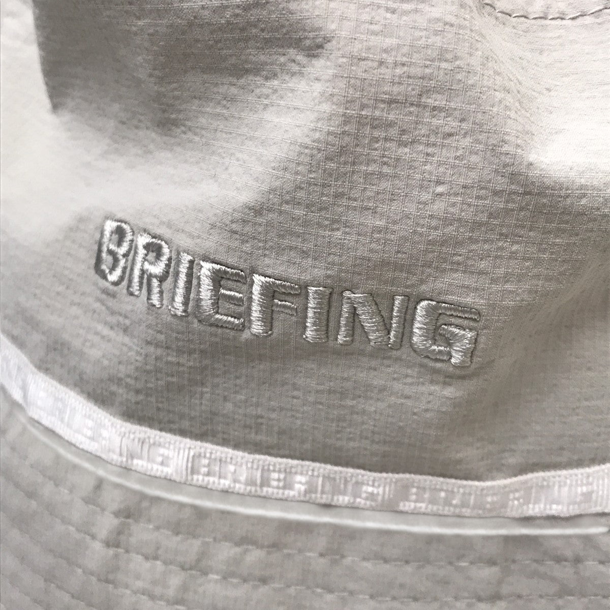 ジ*マ様 BRIEFING グレー バケットハット BRIEFING - SEERSUCKER HAT / 刺繍ロゴ シアサッカー バケット