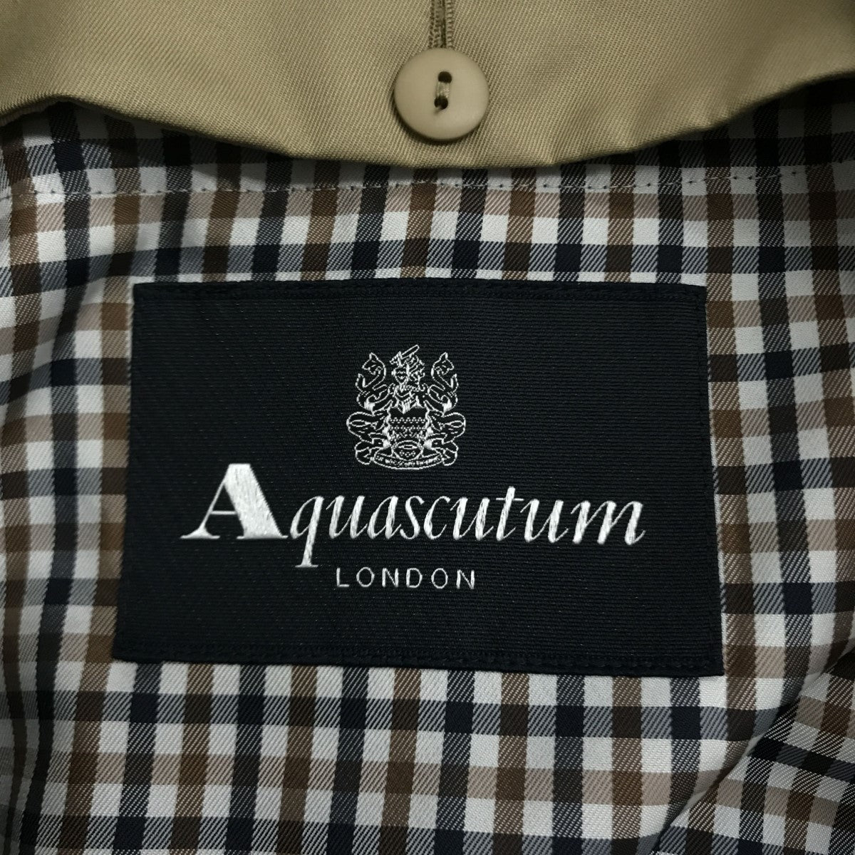 アクアスキュータムのトレンチコート 5006450001-83です。 Aquascutum 古着・中古 アウター アイテム