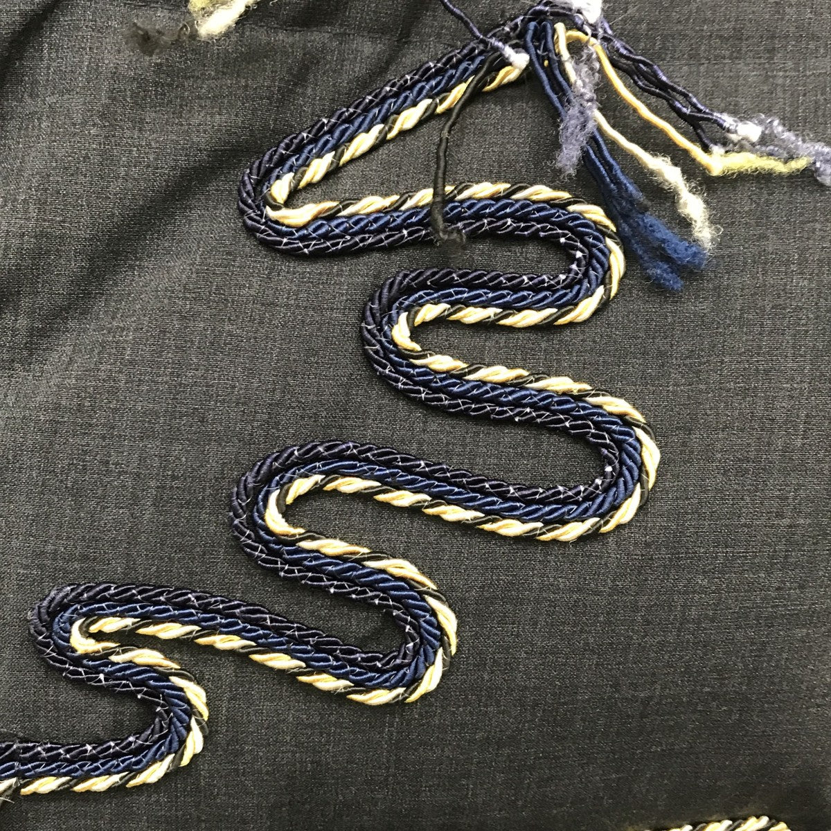 TOGA PULLA(トーガプルラ) Embroidery down stoleマフラー グレー