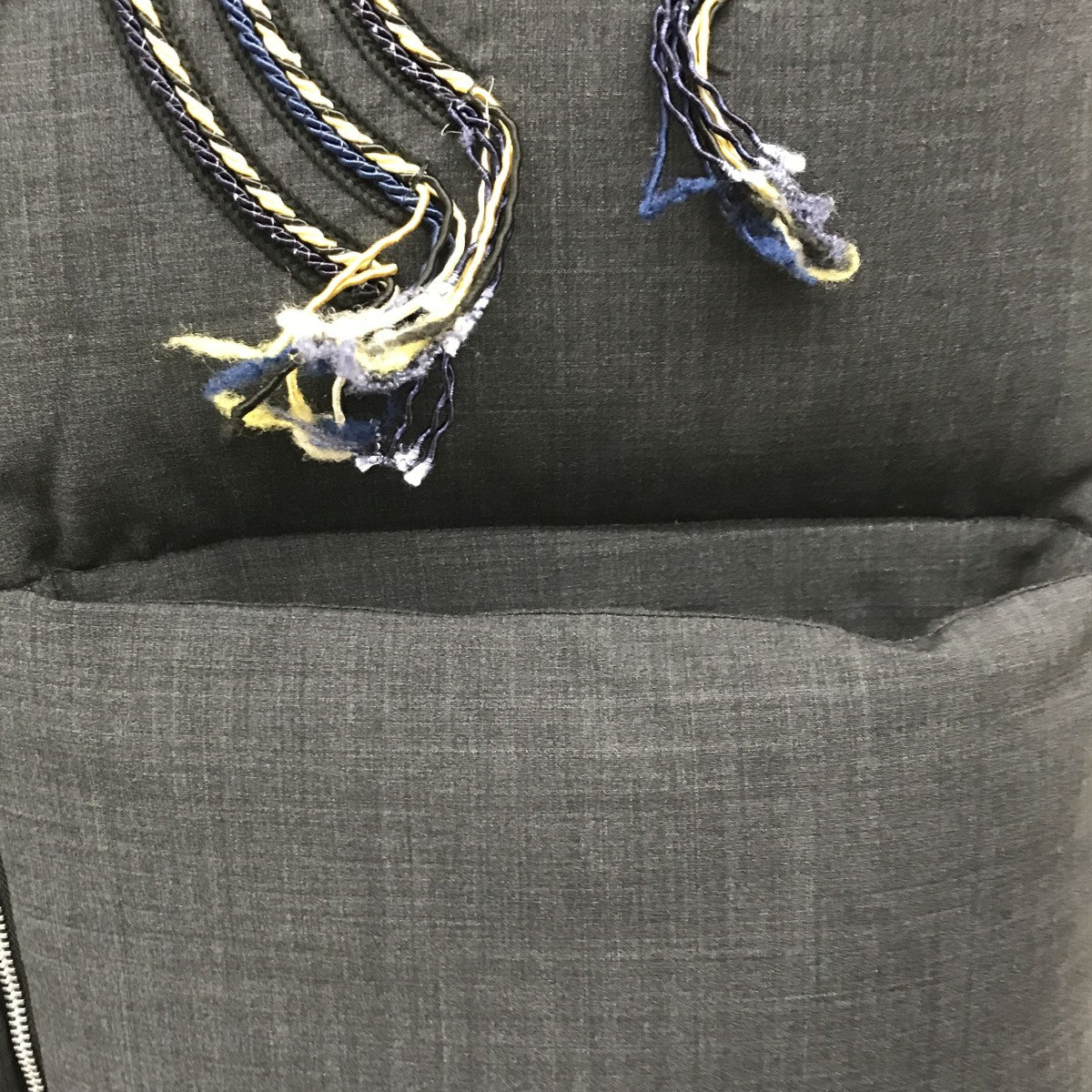 TOGA PULLA(トーガプルラ) Embroidery down stoleマフラー グレー