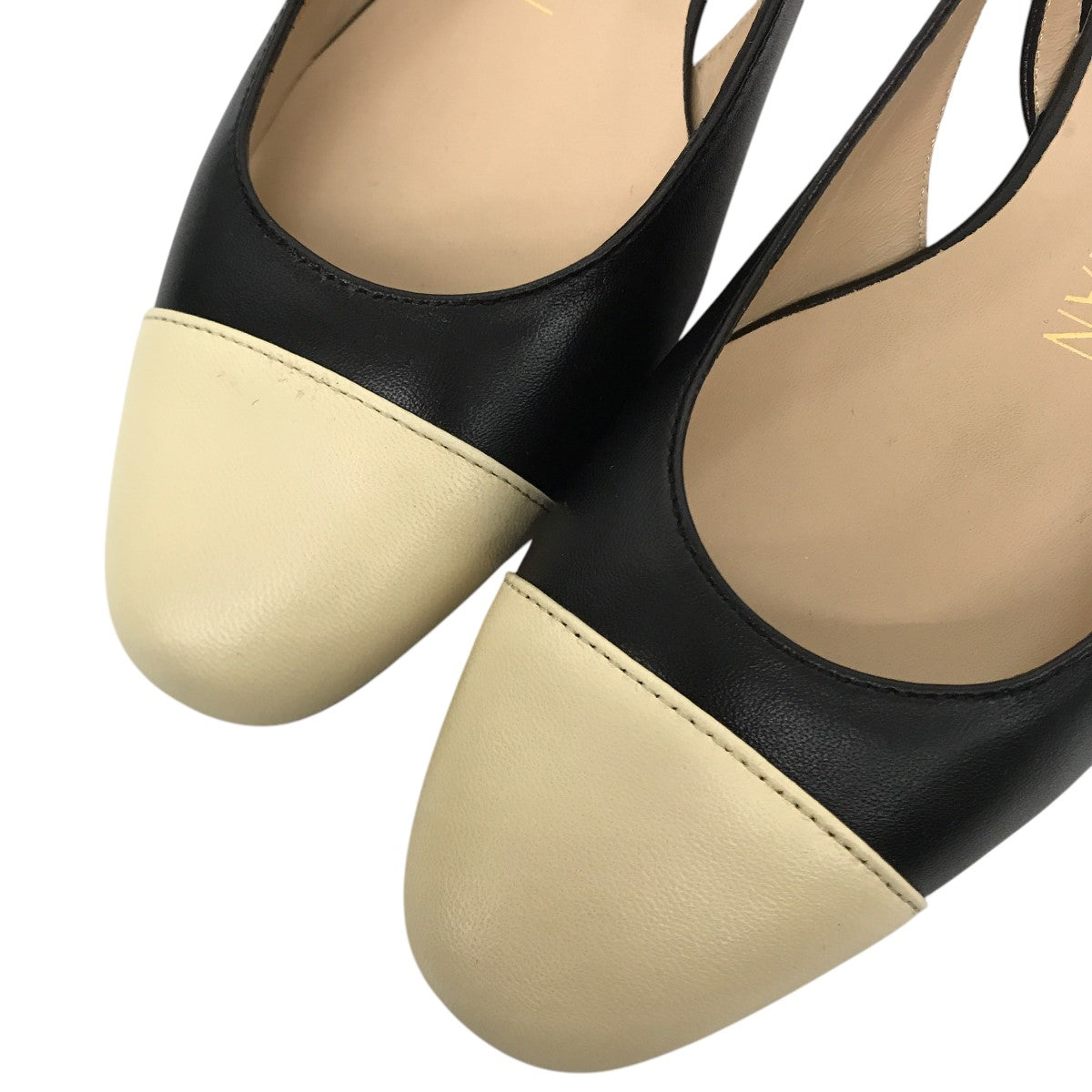 PEARL SLINGBACKストラップフラットサンダル