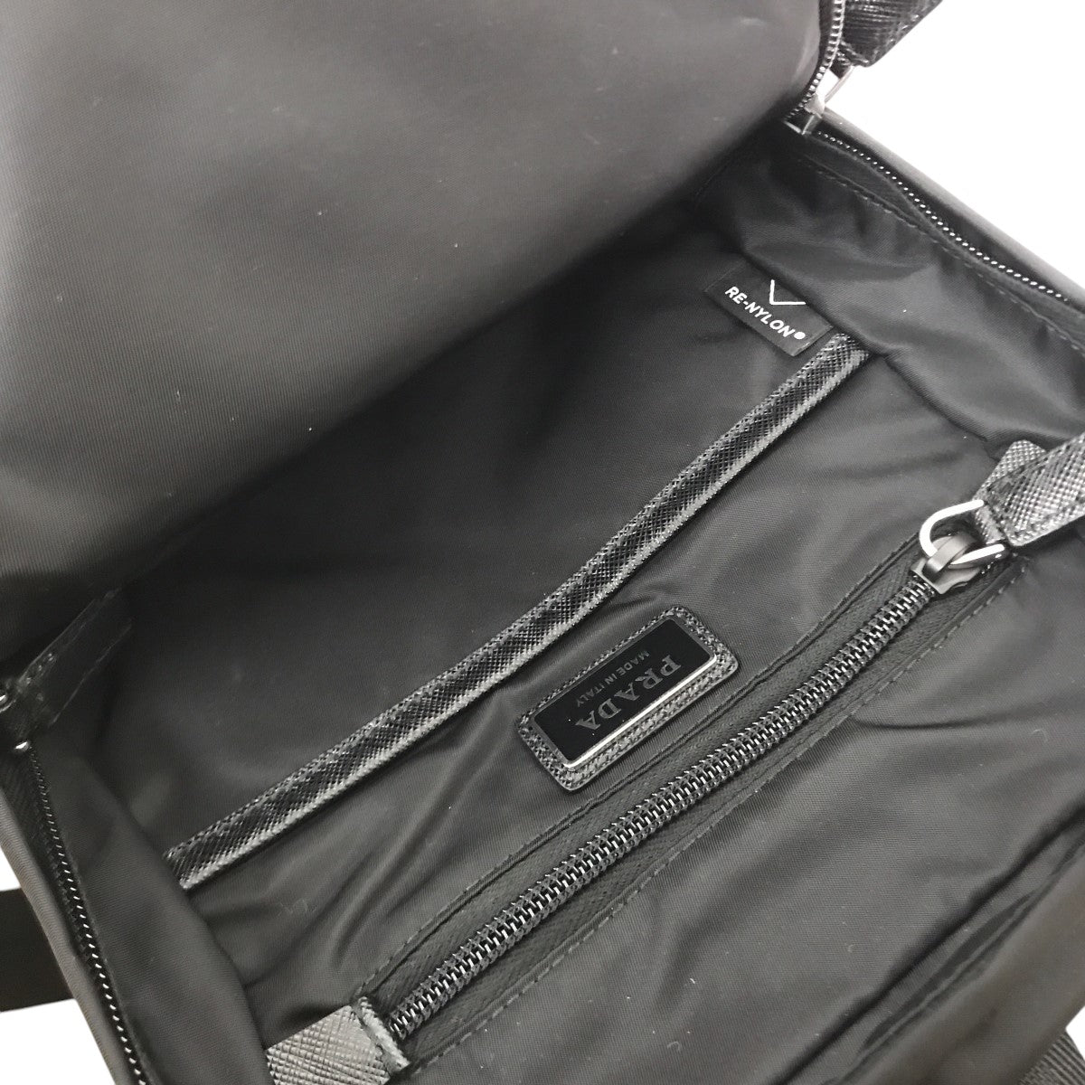 PRADA(プラダ) Re-Nylon xサフィアーノレザーワンショルダーバック
