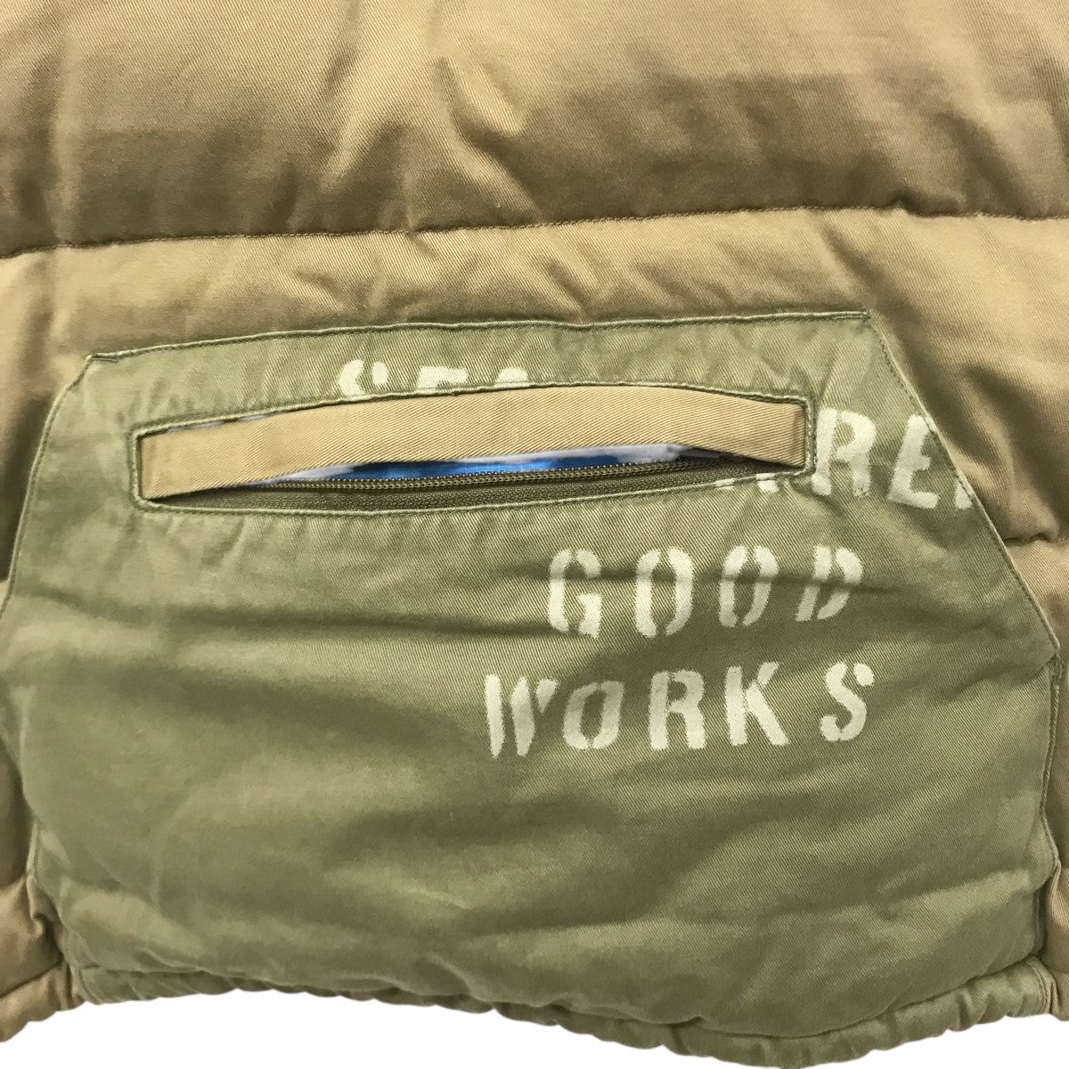 ハーフジップ ステンシルプリントダウンベスト