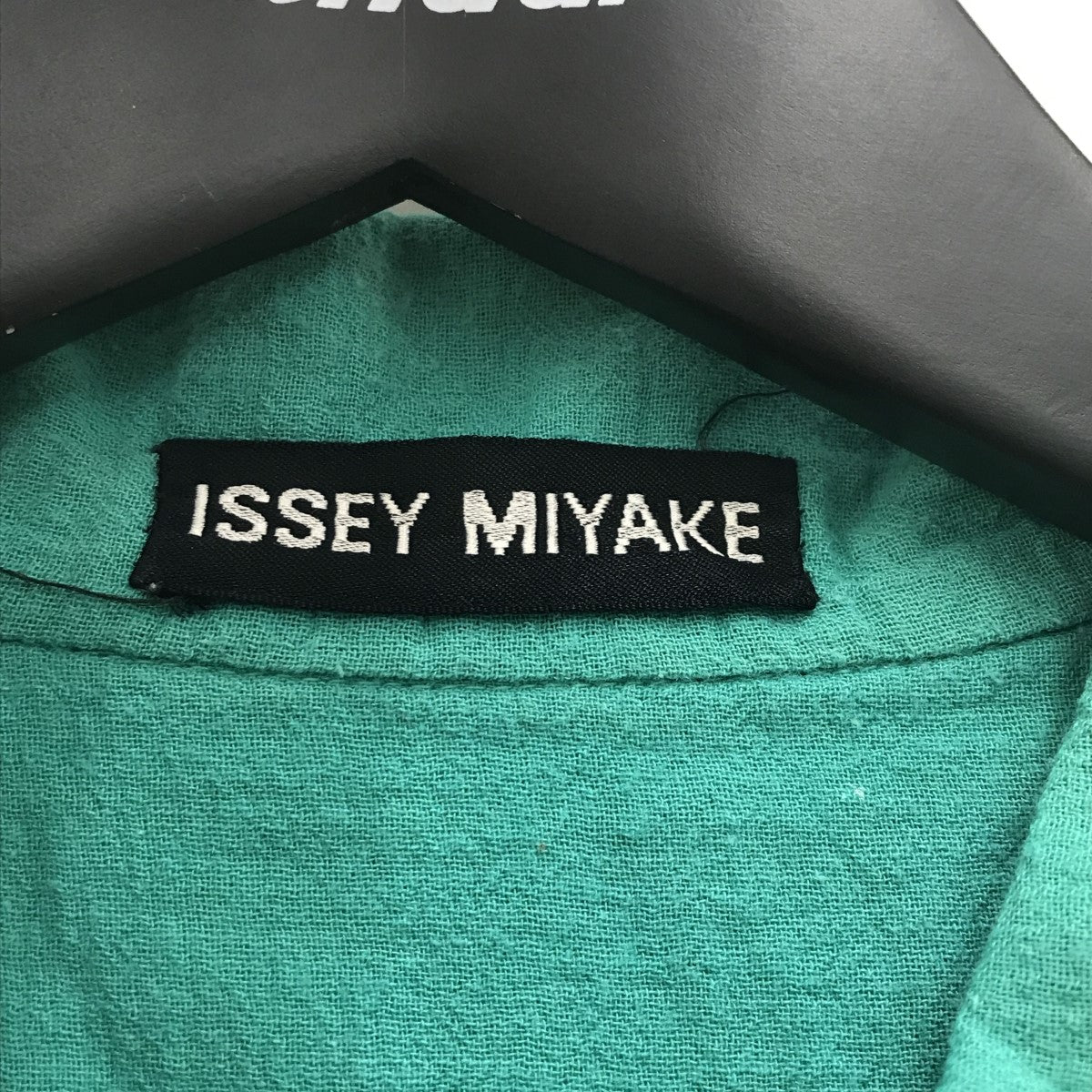 【ISSEY MIYAKE me】グリーン 半袖 シャツ クラッシュ素材 ISSEY MIYAKE(イッセイミヤケ) シワ加工半袖シャツME51FJ041
