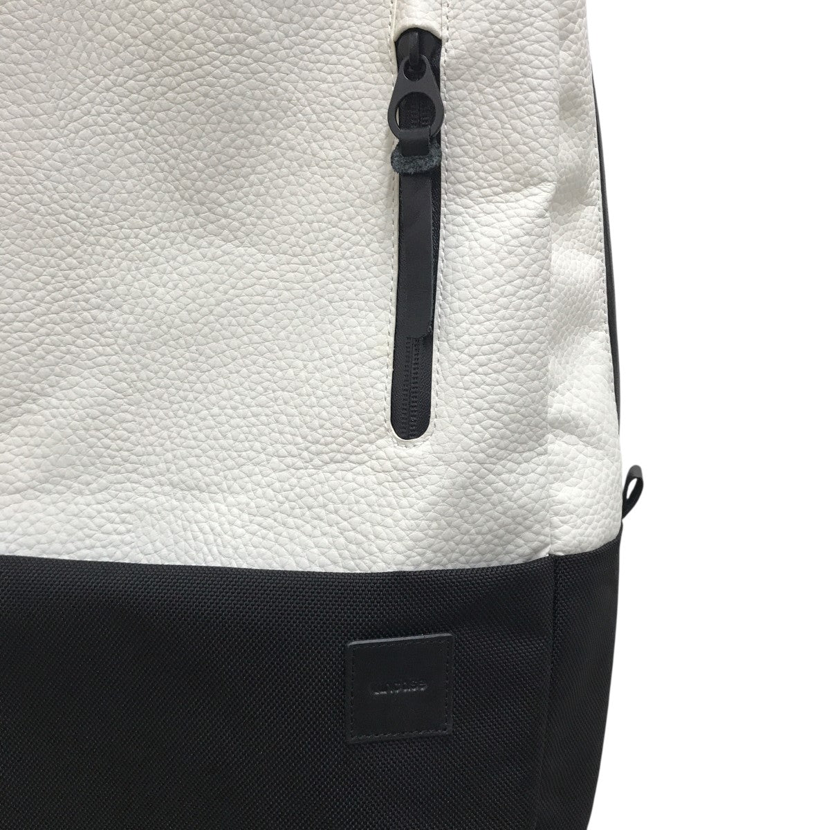 Incase Compass White Leather Backpackバックパック 古着・中古-3枚目のアイテム画像