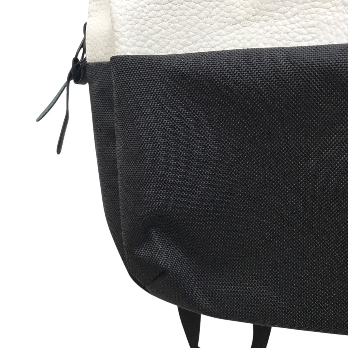 Incase Compass White Leather Backpackバックパック 古着・中古-4枚目のアイテム画像
