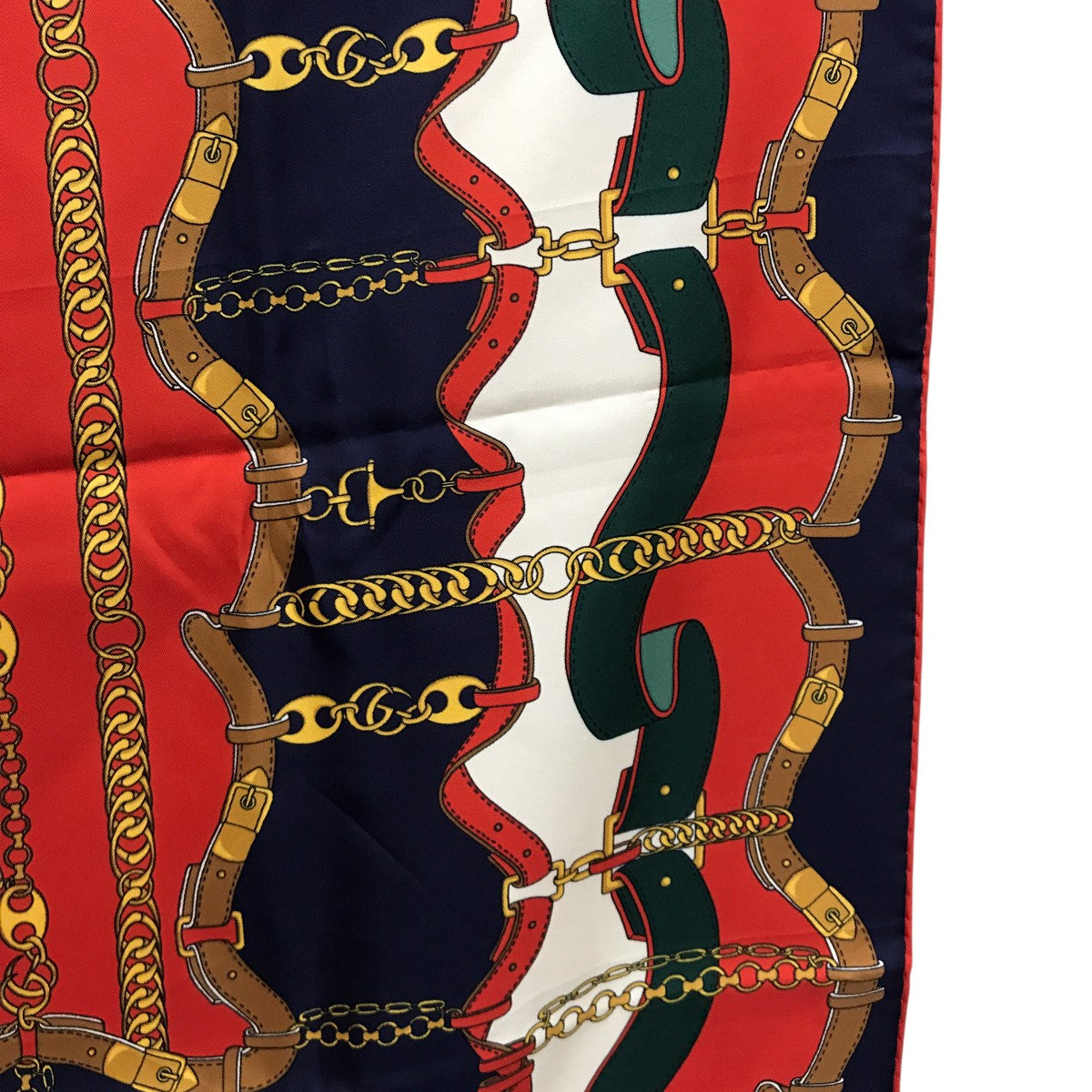 美品 GUCCI グッチ シルク 100％ レッド 赤 ペールブルー ストライプ 美品 GUCCI グッチ シルク 100％ レッド 赤 ペールブルー