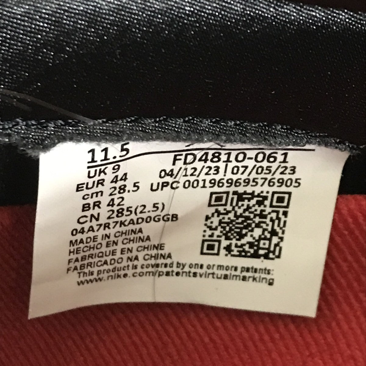 WMNS AIR JORDAN 1 RETRO HIGH OG SATIN BREDスニーカーFD4810-061