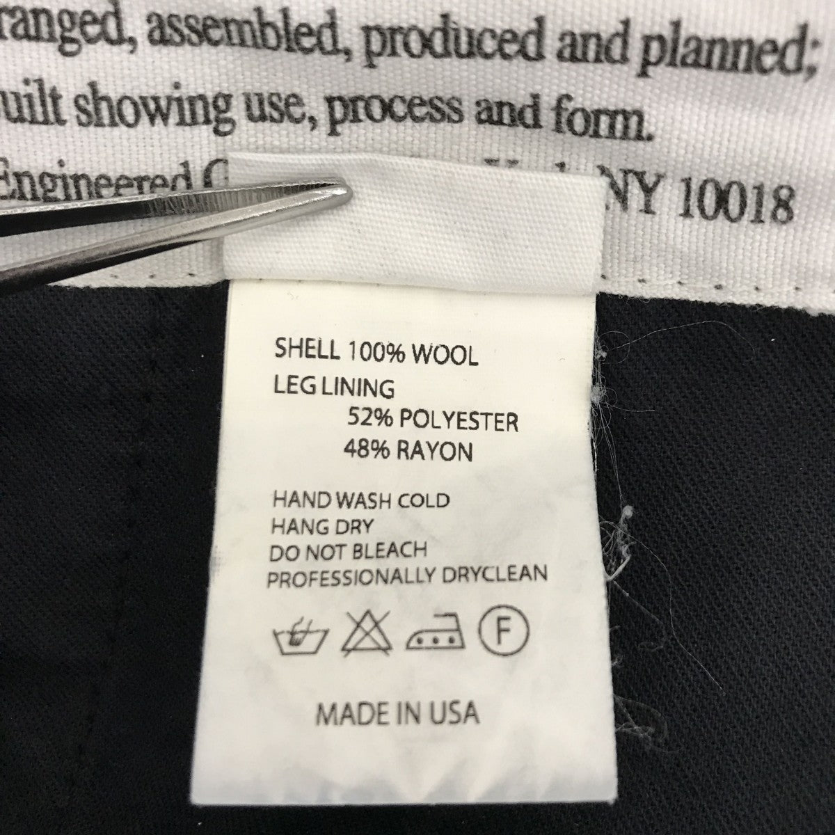 テーパードパンツ